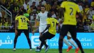 Aksi-penyerang-Al-Nassr-Cristiano-Ronaldo-melawan-Al-Ittihad-pekan-ke-13-Liga-Arab-Saudi.jpg