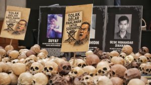 Aktivis-98-Tolak-Gelar-Pahlawan-Soeharto_20250524_210325.jpg