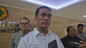 Amran-Sulaiman-bahas-gabah.jpg