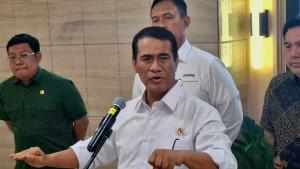 Andi-Amran-Sulaiman-di-kantor-Perum-Bulog-Jakarta-Selatan.jpg
