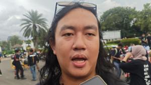 Andrie-Yunus-ditemui-pada-acara-Aksi-Kamisan.jpg