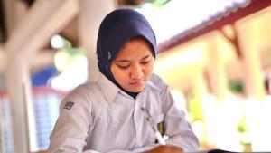 Annisa-siswi-SRMA-13-Bekasi.jpg