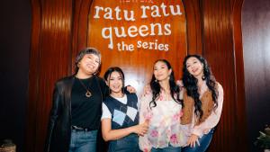 Asri-Welas-Nirina-Zubir-Happy-Salma-dan-Tika-Panggabean-dalam-Konferensi-Pers-Ratu-Ratu-Queens.jpg