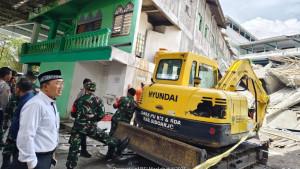 BANTUAN-LOGISTIK-Bantuan-logistik-disalurkan-ke-Pondok-Pesantren-Al-Khoziny-Sidoarjo-Jawa-Timur.jpg