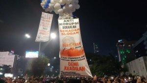 Balon-udara-Tangkap-Buronan-Harun-Masiku-di-Bundaran-HI-saat-Malam-Tahun-Baru-2025.jpg