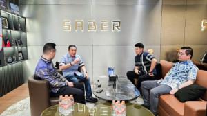 Bamsoet-saat-mengunjungi-Saber-Industries-di-Surabaya.jpg