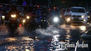 Banjir-di-Jalan-Sudirman-Medan.jpg