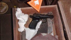 Barang-bukti-pistol-FN-yang-diduga-digunakan-korban-321.jpg