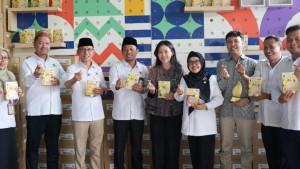 Bazis-terima-bantuan-m.jpg
