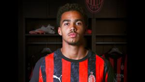 Bek-tengah-berusia-19-tahun-asal-Jerman-David-Odogu-direkrut-ac-milan.jpg