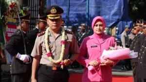 Brigjen-Pol-Dwi-Agus-Prianto-SIK-MH-bersama-dengan-istrinya-Ny-Dewi.jpg