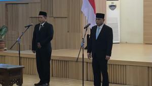 Budi-Arie-Setiadi-menyerahkan-jabatan-menteri-koperasi-ke-Ferry-Juliantono.jpg