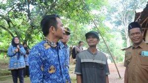 Bupati-Purwakarta-Gadaikan-SK-Jabatan.jpg