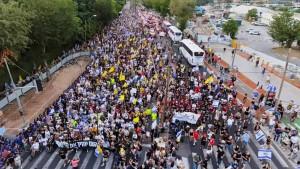 DEMO-BESAR-Setengah-juta-orang-mengikuti-aksi-protes.jpg