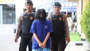 DOKTER-GADUNGAN-FE-digelandang-di-Polres-Bantul.jpg