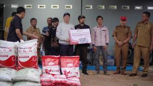 DPD-RI-berikan-bantuan-alsintan-bagi-petani-di-Padang-Jaya.jpg
