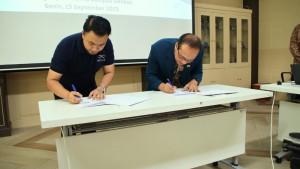 Dekan-FTI-ITB-Tirto-Prakoso-dan-Founder-CEO-Infien-Energy-Muhammad-Firmansyah.jpg