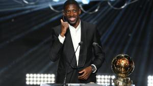 Dembele-dengan-Trofi-Ballon-dOr-2025.jpg