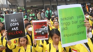 Demo-Mahasiswa-Ricuh-di-Depan-Polda-Metro-Jaya_20250829_221743.jpg