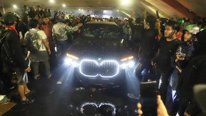 Demonstran-Mahasiswa-Bentrok-dengan-Polisi-di-Semanggi_20250830_091540.jpg