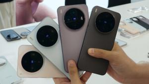 Deretan-Vivo-X300-dengan-pilihan-warna-Black.jpg