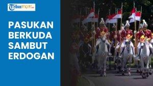 Detik-detik-Erdogan-Tiba-di-Istana-Bogor-Disambut-Pasukan-Berkuda-hingga-Ratusan-Anak-Sekolah.jpg