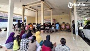 Detik-detik-Perangkat-Desa-Digerebek-Warga-di-Wonogiri-Ketahuan-Hubungan-Intim-dengan-Tetangga.jpg