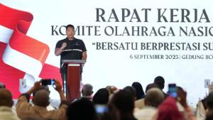 Dito-Ariotedjo-mengajak-peserta-Rakernas-KONI-Pusat-2025.jpg