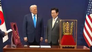 Donald-Trump-menerima-Gelar-Mugunghwa-dari-Korea-Selatan.jpg