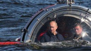 ESKALASI-LAUT-BALTIK-Presiden-Rusia-Vladimir-Putin-menaiki-kapal-selam.jpg