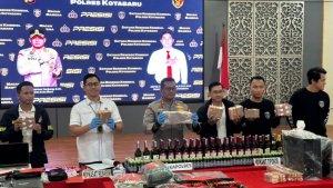 Eks-Kepala-Unit-dan-Teller-Bank-BUMN-di-Kotabaru-Kompak-Korupsi-Rp25-M-Uang-Haram-untuk-Main-Judi.jpg