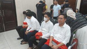 Empat-terdakwa-kasus-judi-online-sebelum-jalani-sidang-321.jpg