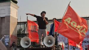Figur-publik-Ferry-Irwandi-saat-mengikuti-aksi-unjuk-rasa-321.jpg