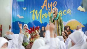 Founder-Jendela-Dunia-Kita-Rustini-Muhaimin-Iskandar-Gerakan-Ayo-Membaca-di-Tapteng.jpg