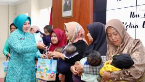 GEBYAR-IMUNISASI-ANAK-TRI-TITO-KARNAVIAN.jpg