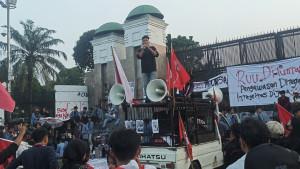 GMNI-melakukan-aksi-demonstrasi.jpg