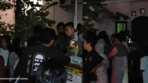 Garis-polisi-terpasang-di-rumah-keluarga-Haji-Sahroni.jpg