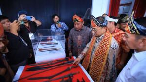 Gubernur-Herman-Deru-Pameran-Perangko-Para-Pendiri-Bangsa-Jadi-Spirit-Baru-Pelestarian-Budaya.jpg