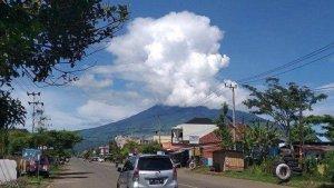 Gunung-Dempo-Pagar-Alam-Sumatra-Selatan.jpg