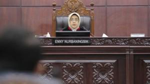 Hakim-Konstitusi-Enny-Nurbaningsih-memimpin-persidangan-di-MK.jpg