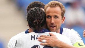 Harry-Kane-memeluk-Noni-Madueke-dalam-pertandingan-Andorra-vs-Inggris.jpg