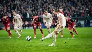 Harry-Kane-menendang-penalti-pada-laga-Bayern-Munchen-vs-Bayer-Leverkusen-di-Liga-Champions.jpg