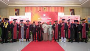 Hasanuddin-Wahid-raih-gelar-doktor.jpg