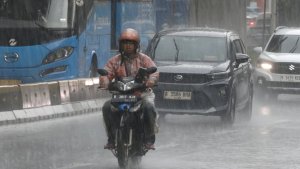 Hujan-Jakarta-Mengandung-Mikroplastik_20251103_163356.jpg