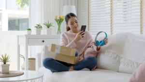 Ilustrasi-belanja-online-unboxing-rekam-bungkus.jpg