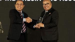 Integritas-Nyata-dalam-Governansi-Amien-Sunaryadi-Dianugerahi-GRC-Lifetime-Achievement-Award-2025.jpg