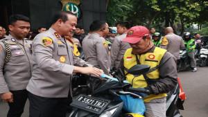 Irjen-Asep-Edi-Suheri-mengajak-pengemudi-ojek-online.jpg