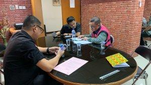 Iwan-Henry-ke-Penuntut-umum-Kejaksaan-Negeri.jpg
