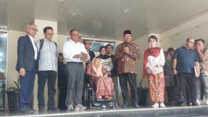JENGUK-TAHANAN-AKTIVIS-Sejumlah-tokoh-nasional.jpg
