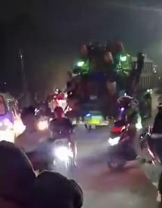 Jalan-Legok-Parungpanjang-Kabupaten-Bogor-blokade-jalan-sopir-truk-tambang.jpg